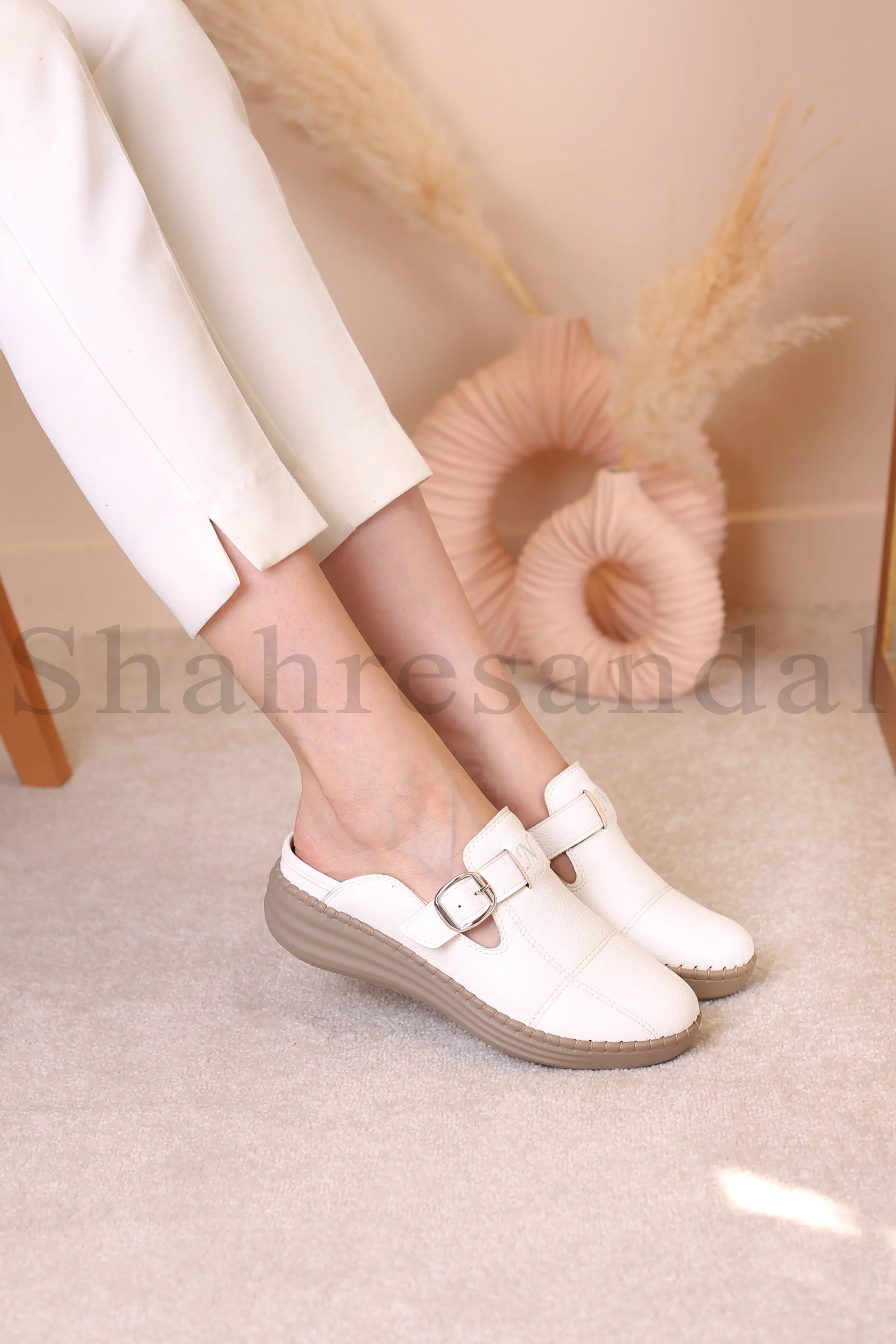 کفش صندل جلو بسته زنانه سارا