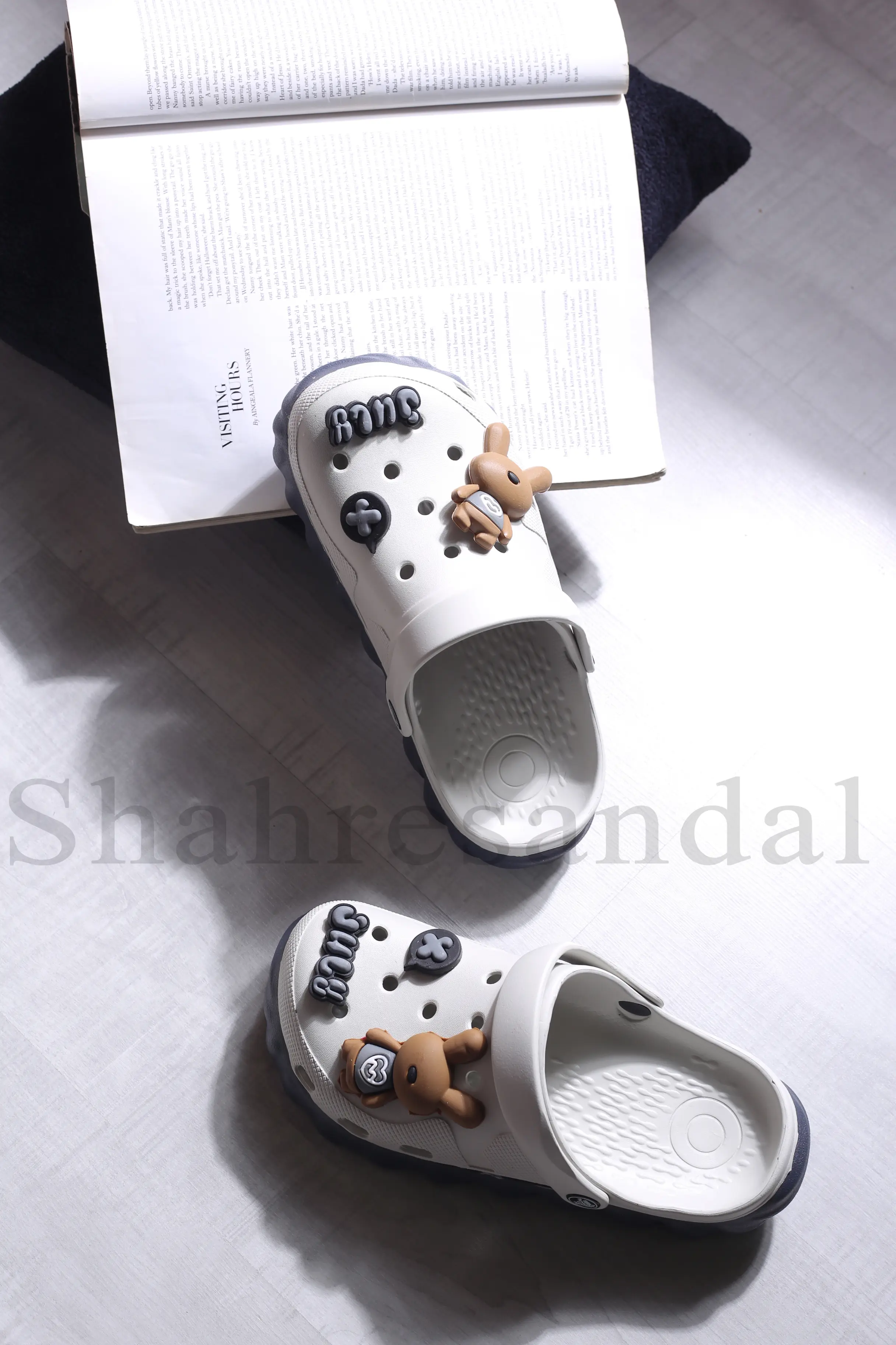 کفش صندل زنانه رکابدار کراکس گرافیک