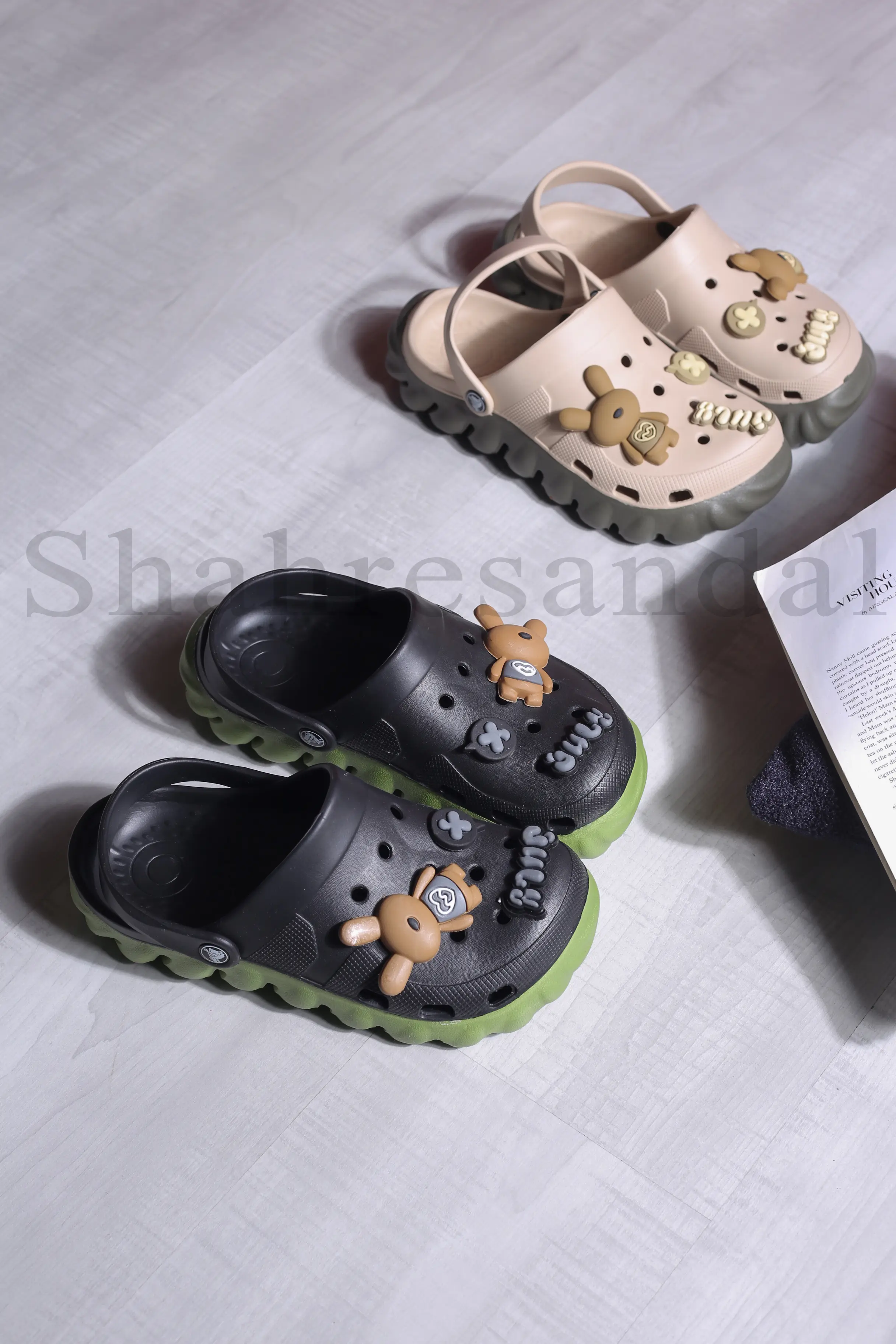 کفش صندل زنانه رکابدار کراکس گرافیک