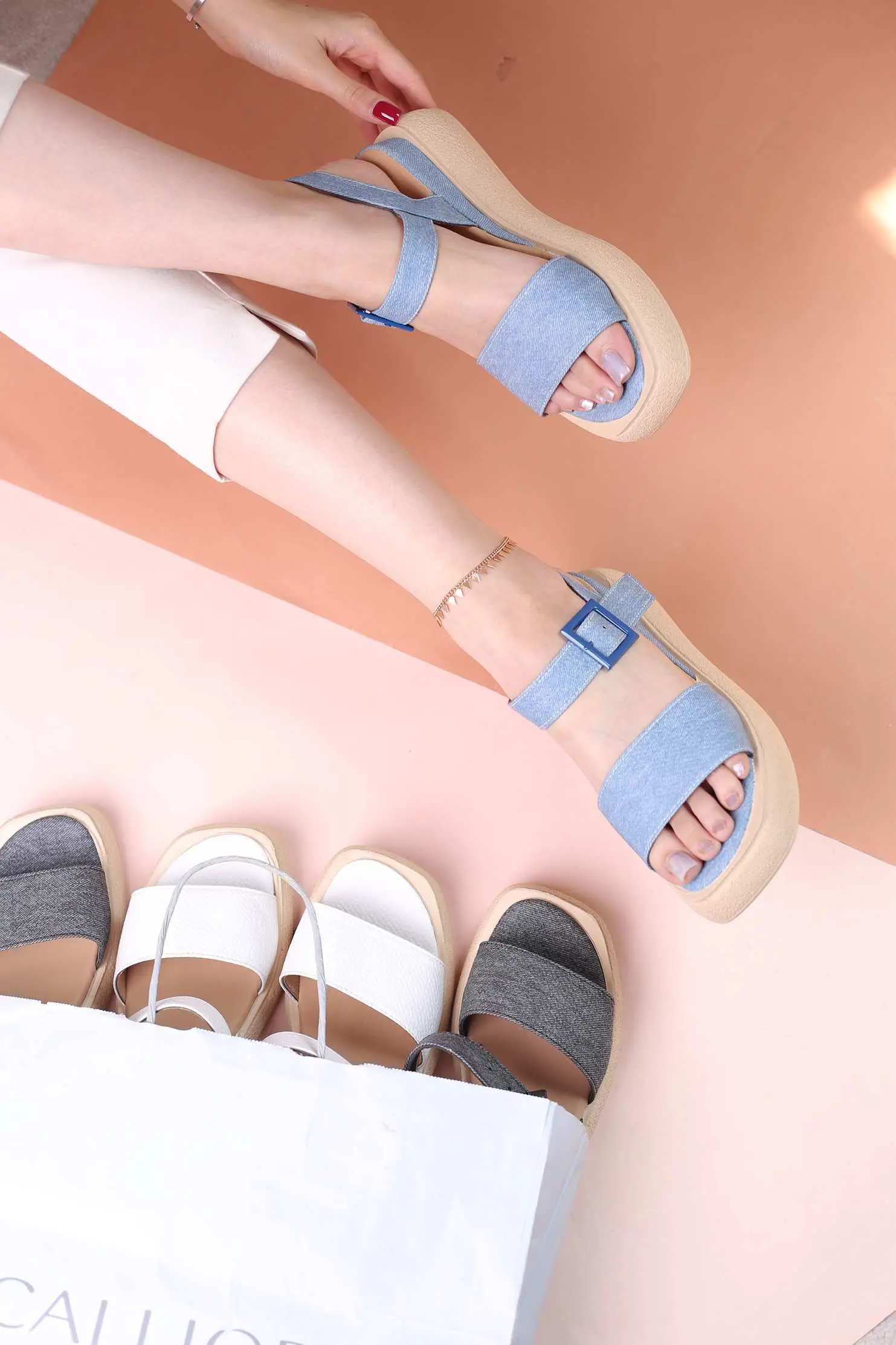 کفش صندل رکابدار زنانه لیندا 2067