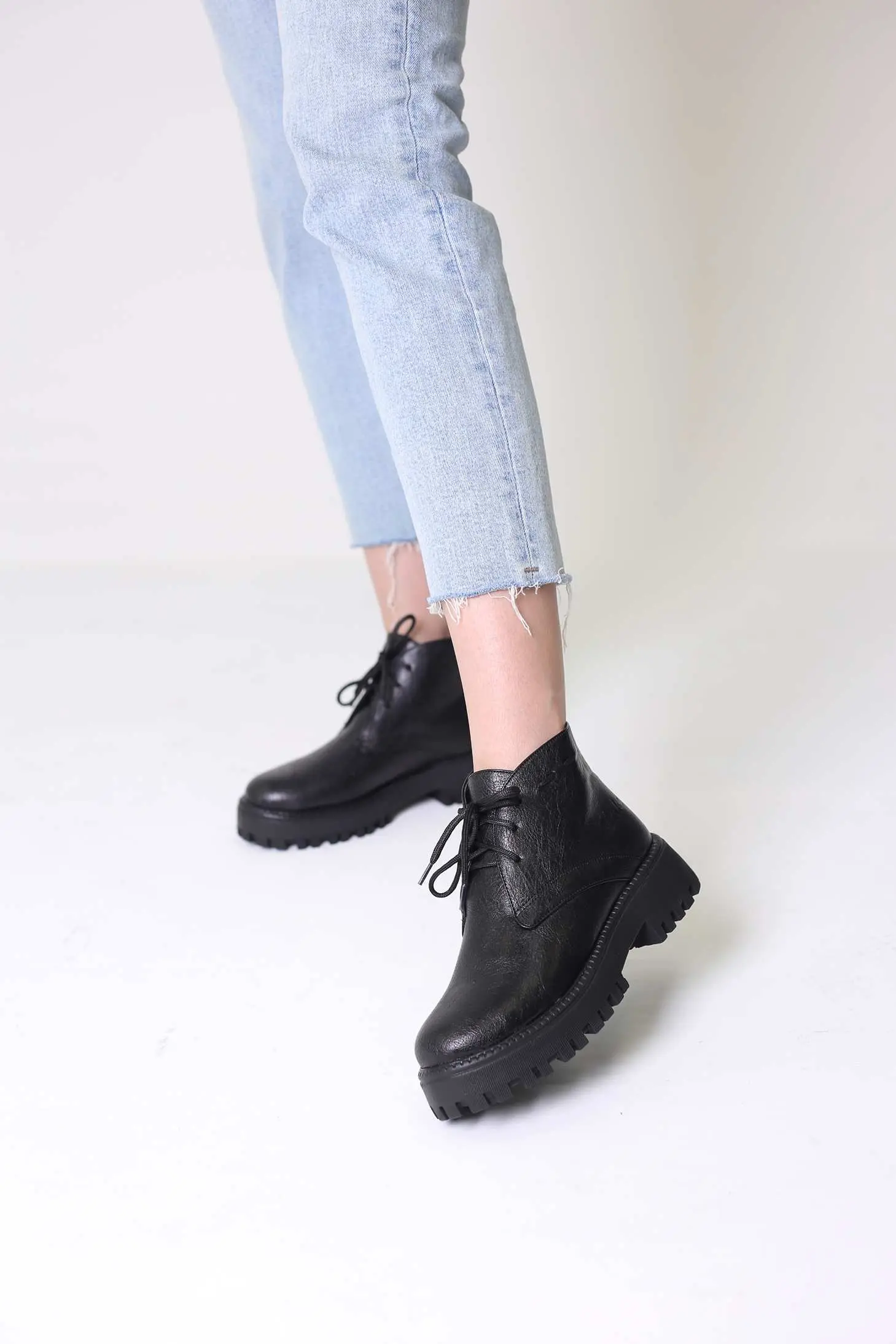 نیم بوت زنانه کلارک کد 8332