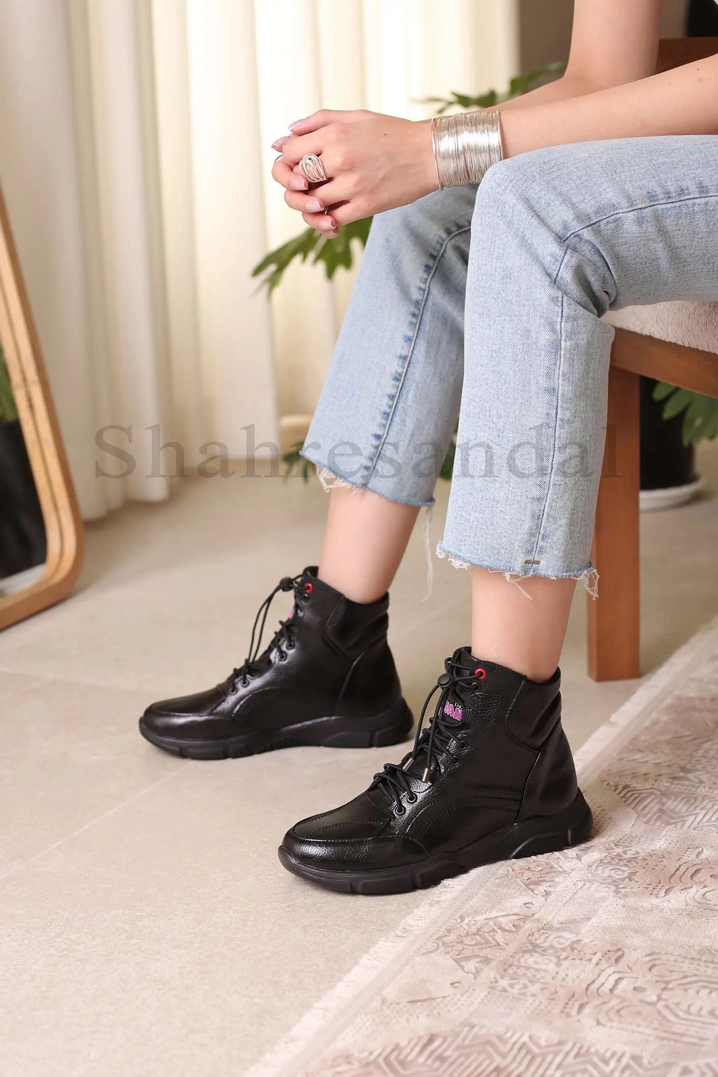 بوت زنانه لیوایز کد 8323