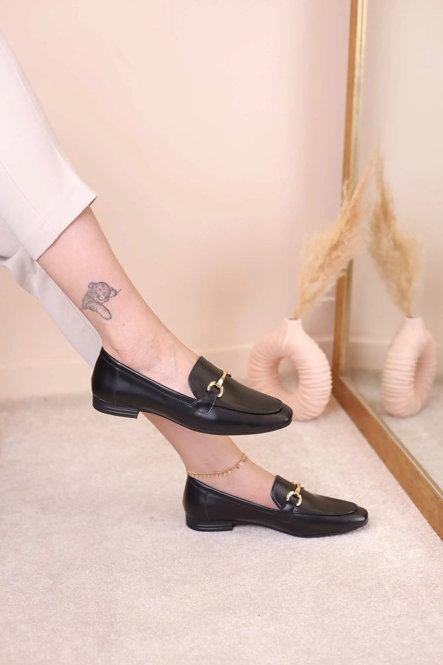 کفش کالج زنانه یراقدار طلا کد 8303