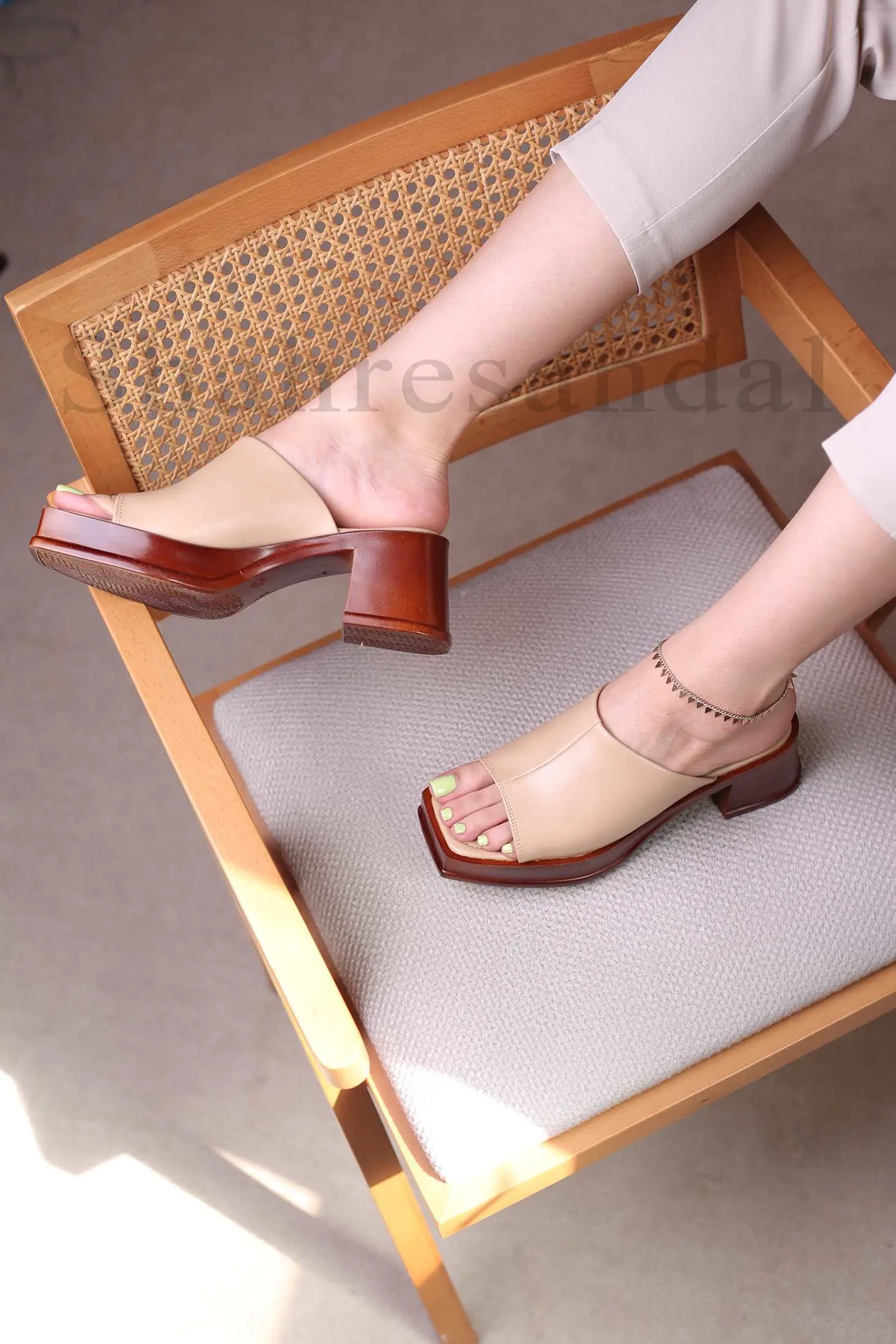 کفش صندل زنانه پاشنه دار کد 750