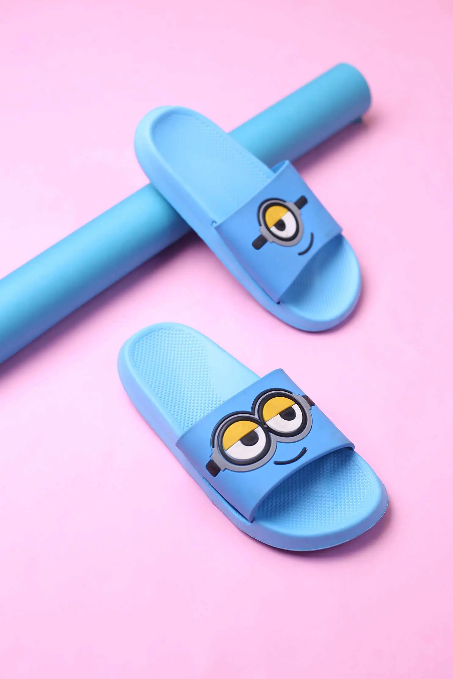 کفش صندل روفرشی بچه گانه مینیون