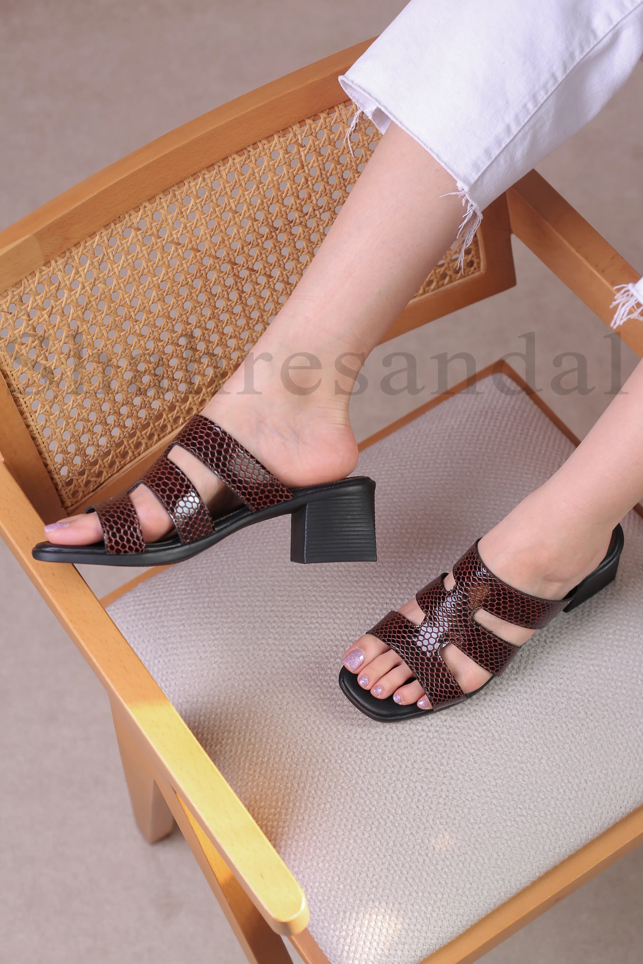 کفش صندل پاشنه دار زنانه غزاله کد 2074