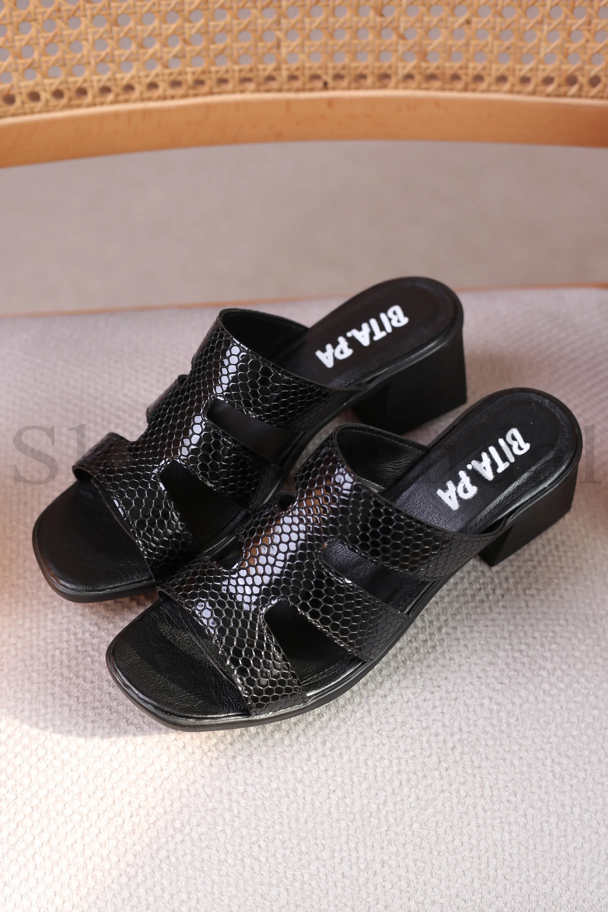 کفش صندل پاشنه دار زنانه غزاله کد 2074