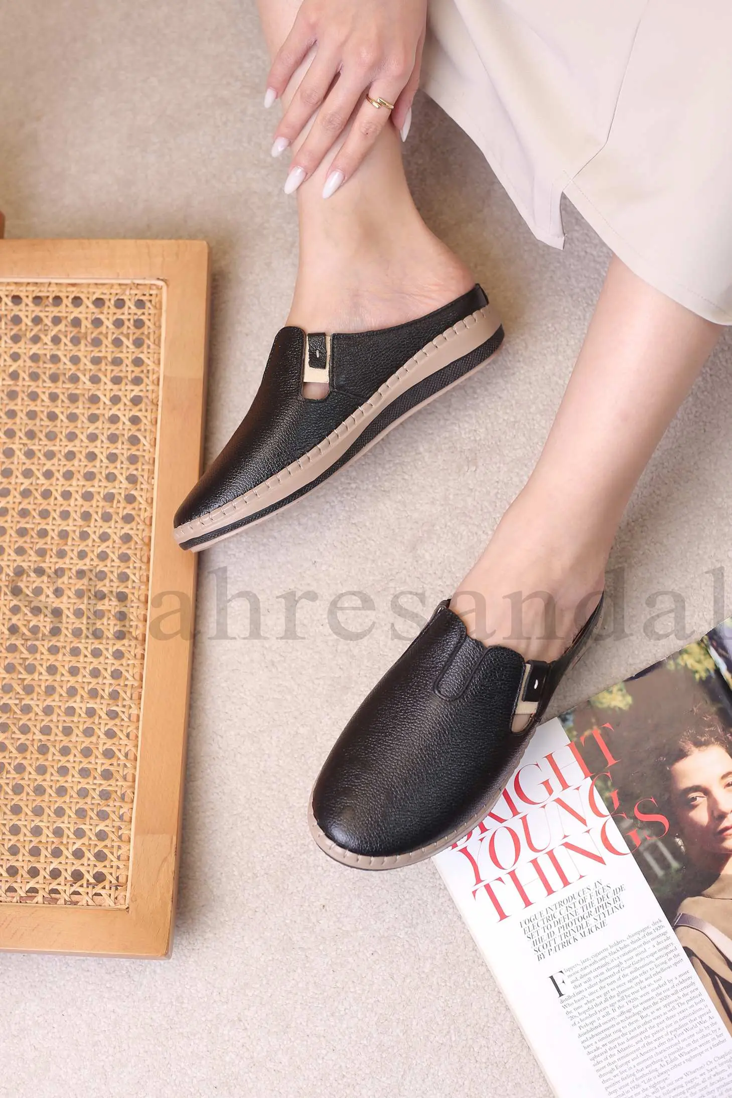 کفش صندل جلو بسته چرم طبیعی زنانه کد 4025