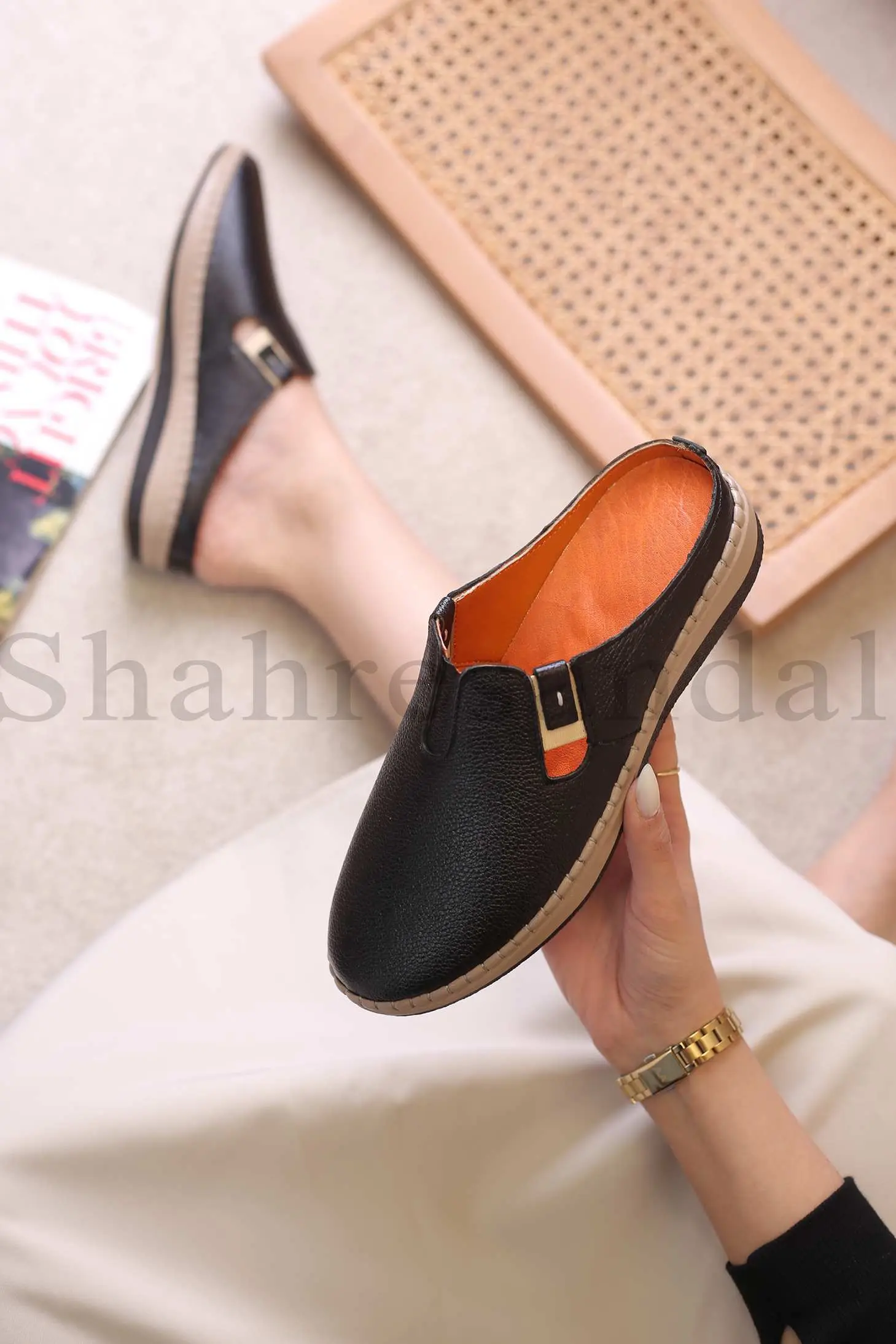 کفش صندل جلو بسته چرم طبیعی زنانه کد 4025