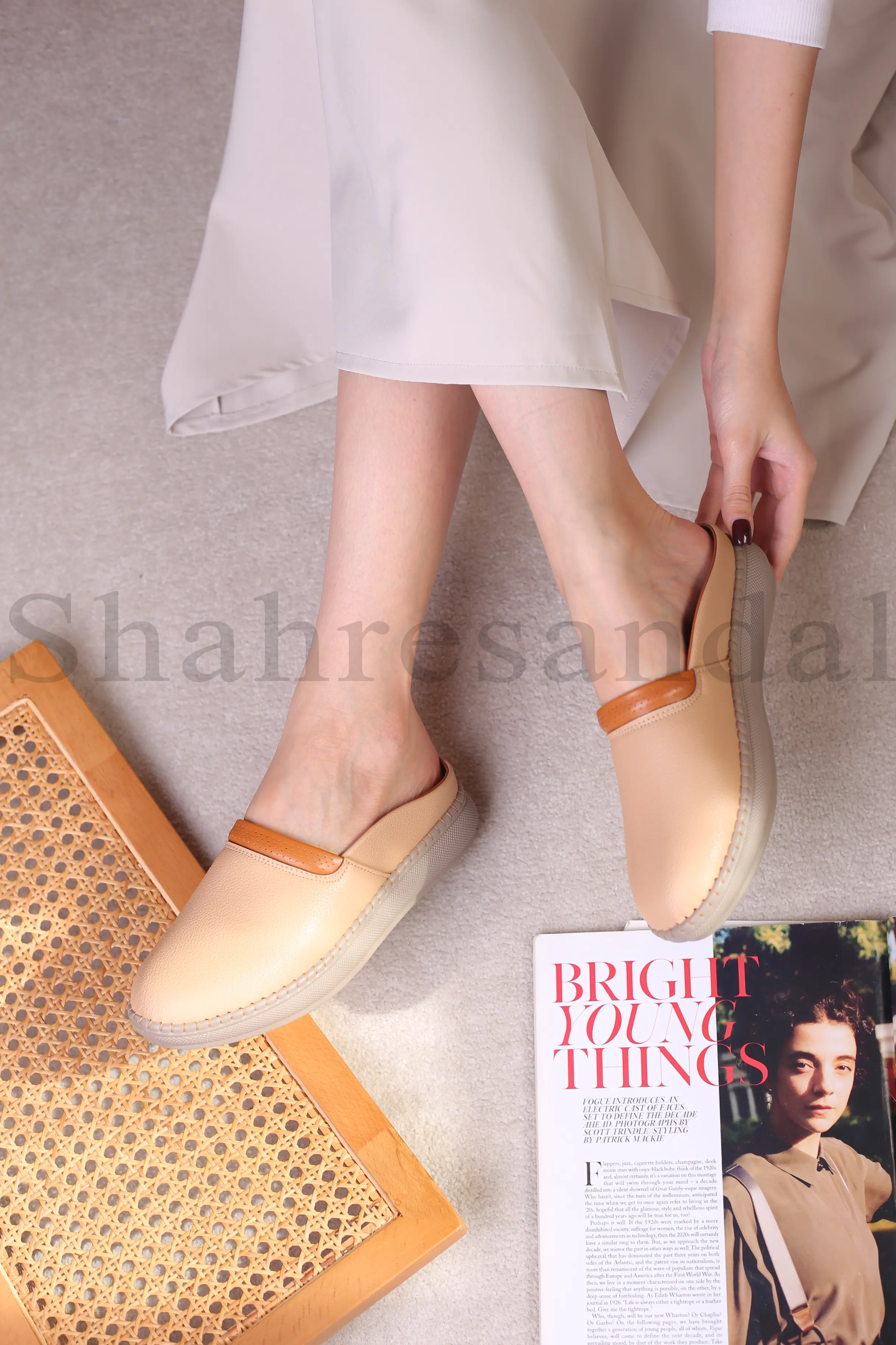 کفش صندل جلو بسته چرم طبیعی زنانه آریل