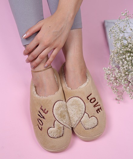 پاپوش جلو بسته زنانه قلب