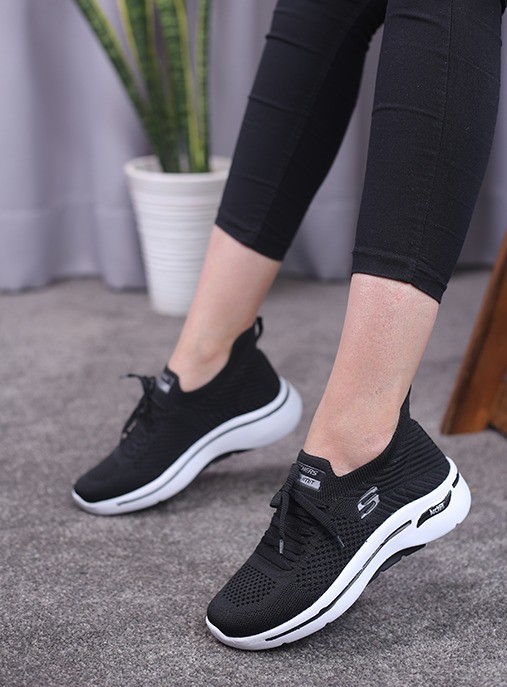 کفش اسپرت زنانه اسکیچرز بافتی 111