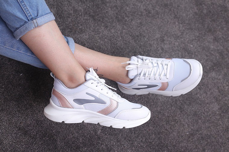 کفش اسپرت زنانه بروکس