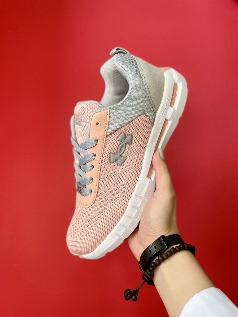 کفش اسپرت زنانه آندر آرمور