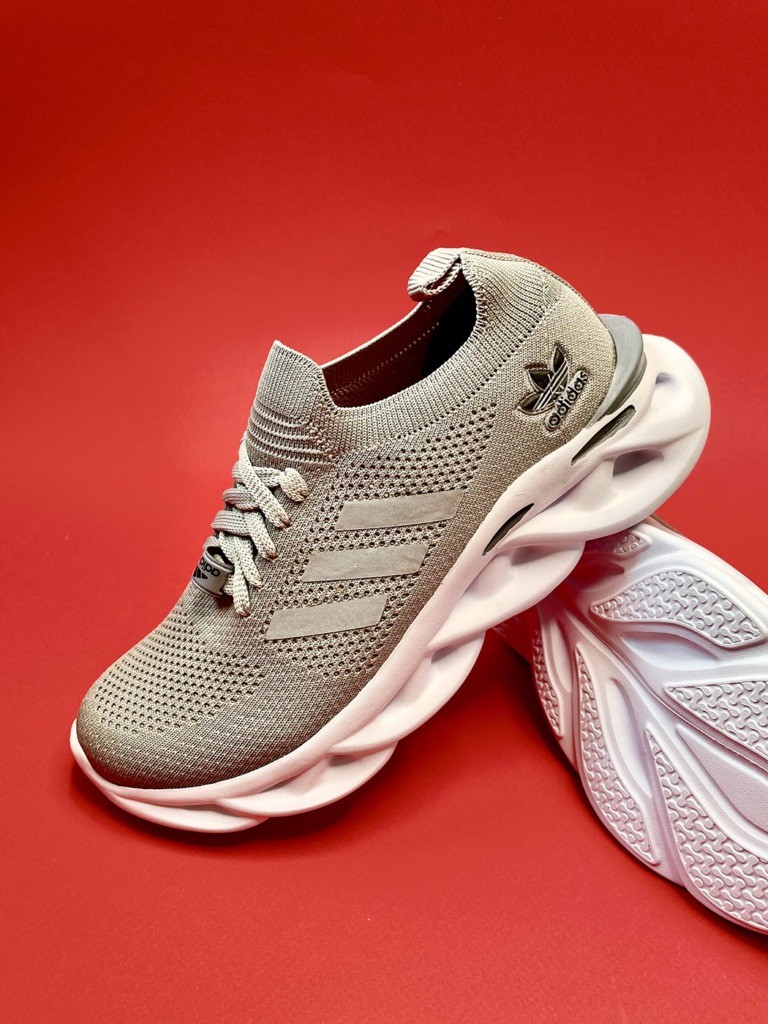 کفش اسپرت زنانه آدیداس فالکن