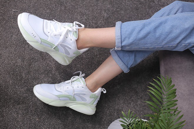 کفش اسپرت زنانه بروکس