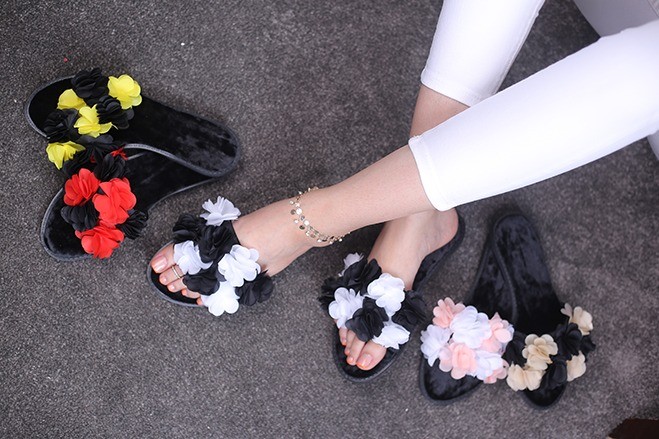 کفش صندل زنانه روفرشی گلدار کد 6000/44