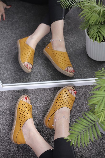 کفش صندل زنانه لاما جاپا