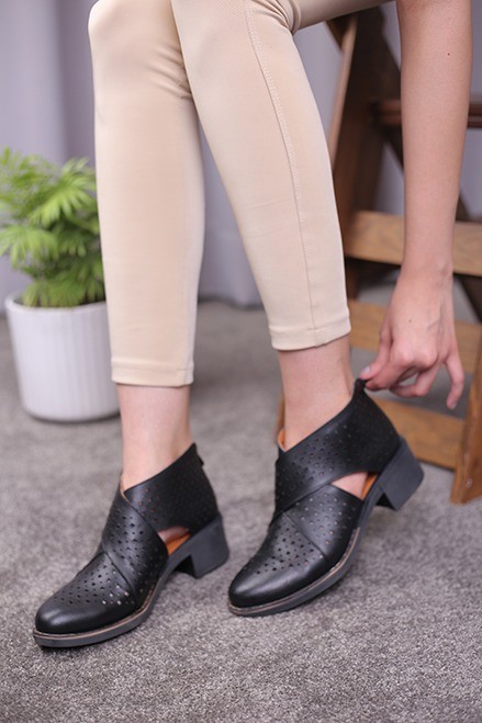 کفش چرم زنانه ضربدری