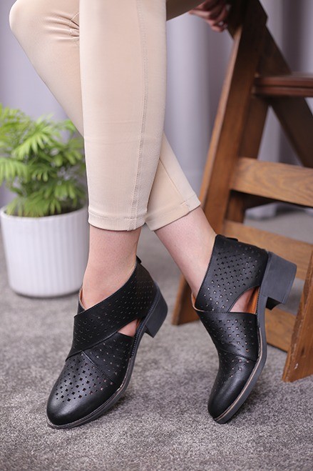 کفش چرم زنانه ضربدری