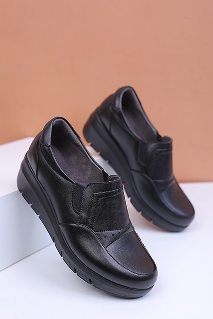 کفش پرسنلی زنانه مدیرا