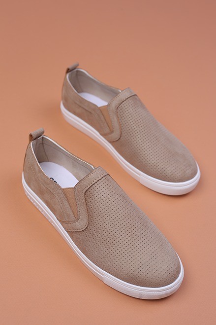 کفش اسپرت زنانه سوزنی سوئیت