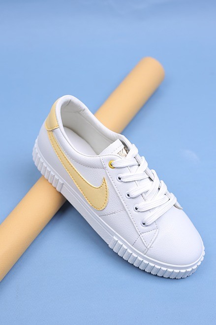 کفش اسپرت زنانه نایک