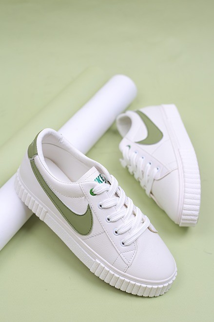 کفش اسپرت زنانه نایک