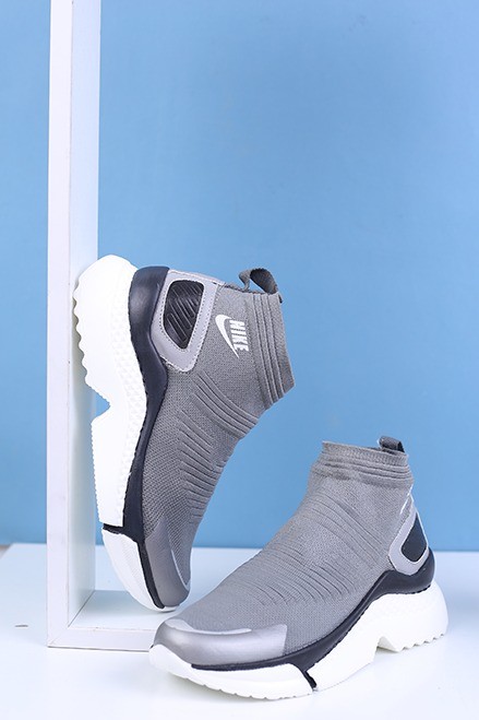 کفش اسپرت زنانه کش بافت نایک ساقدار