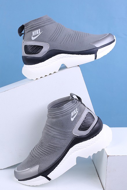 کفش اسپرت زنانه کش بافت نایک ساقدار