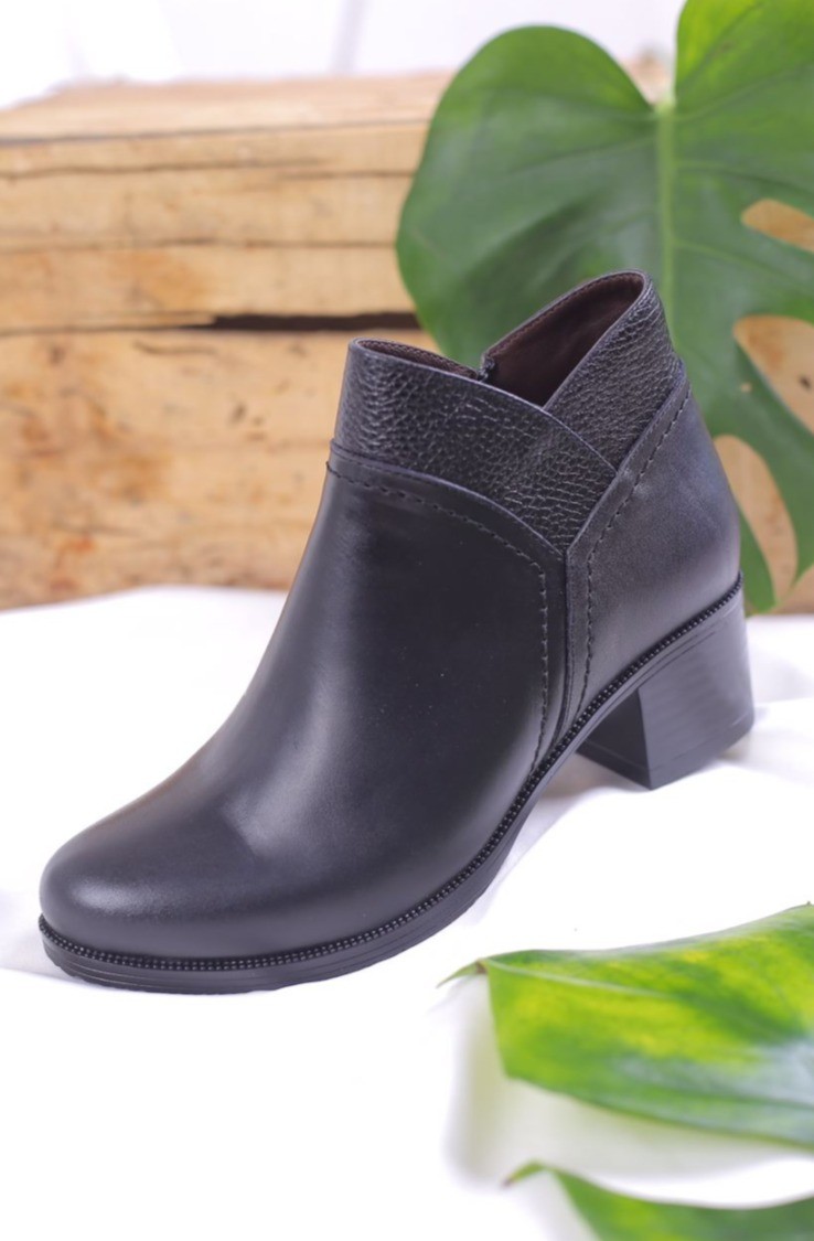 کفش چرم نیم بوت زنانه هفتی