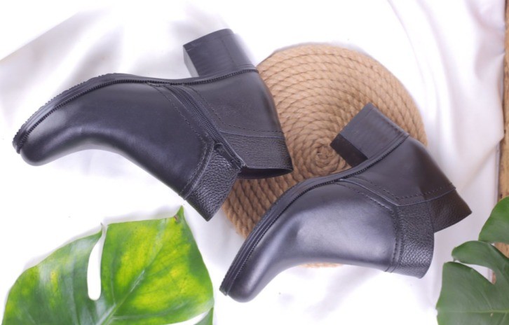 کفش چرم نیم بوت زنانه هفتی