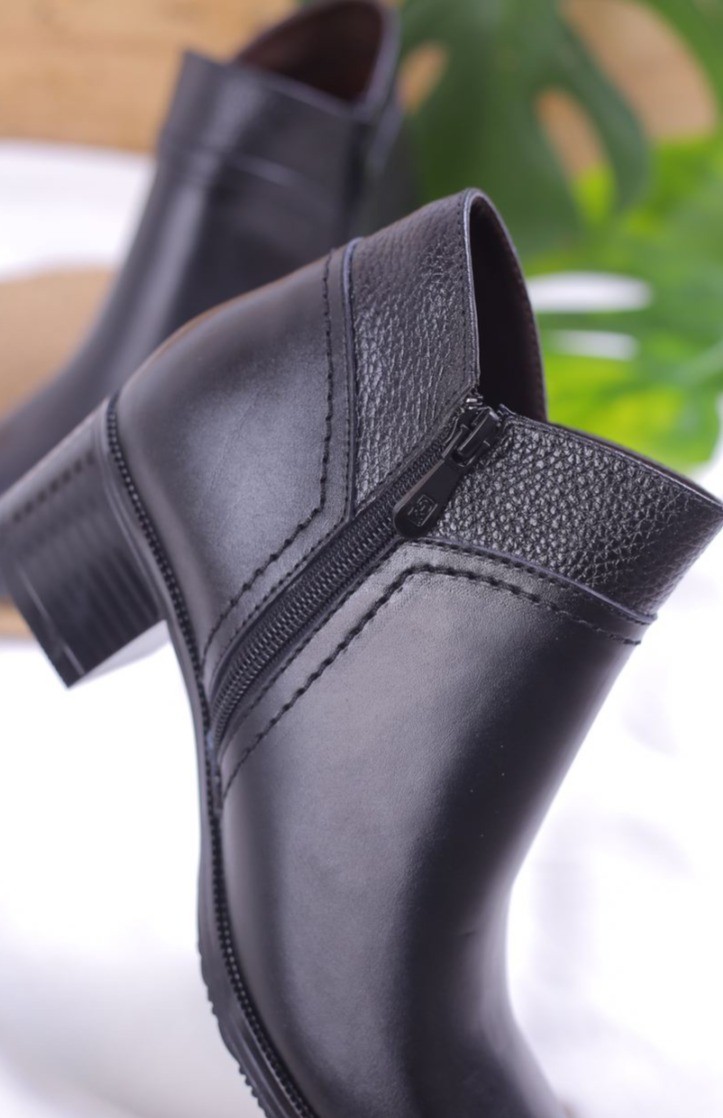 کفش چرم نیم بوت زنانه هفتی