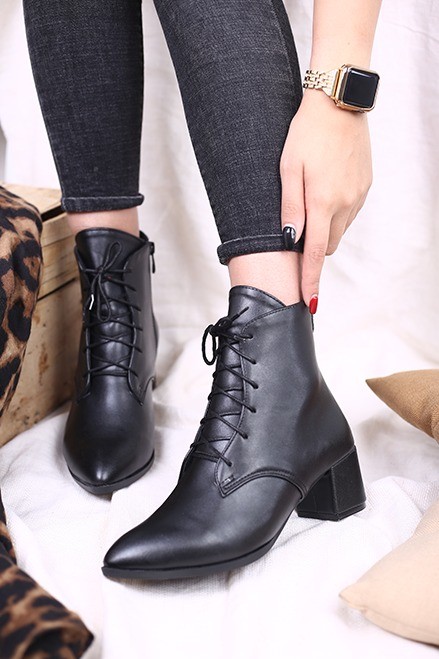 نیم بوت زنانه چرمی نیم ساق بندی