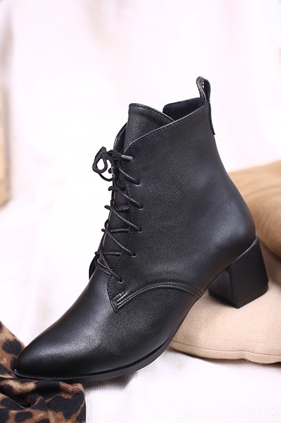 نیم بوت زنانه چرمی نیم ساق بندی