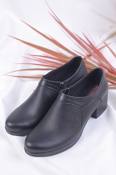 کفش چرم پرسنلی زنانه مرنا