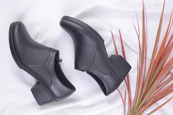 کفش چرم پرسنلی زنانه مرنا