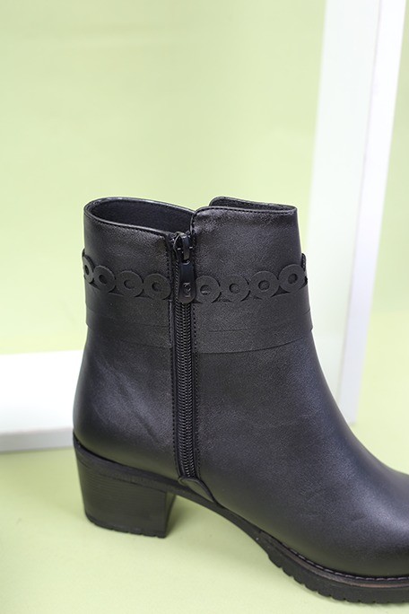 نیم بوت زنانه پیچک