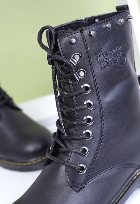 نیم بوت زنانه دکتر مارتین