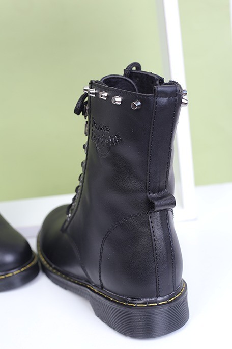 نیم بوت زنانه دکتر مارتین