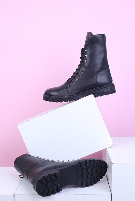 بوت زنانه ورساچه