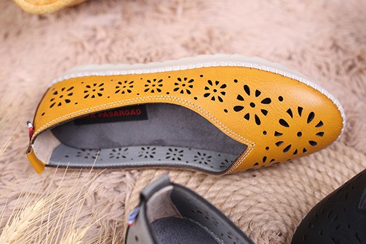 کفش کالح زنانه هایلایت