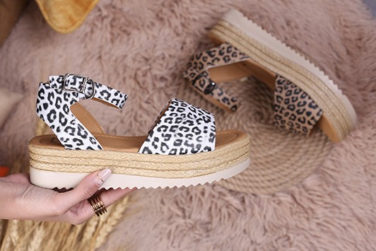 کفش صندل تابستانی زنانه پلنگی