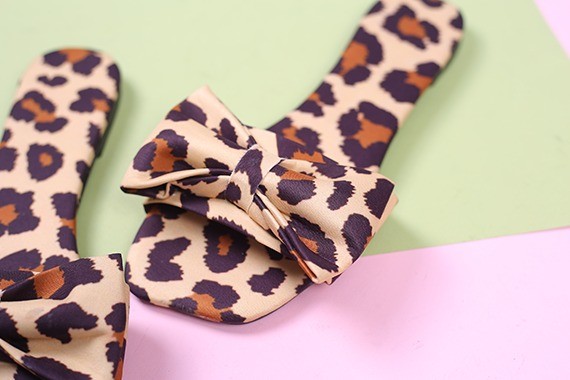 کفش صندل روفرشی زنانه پلنگی