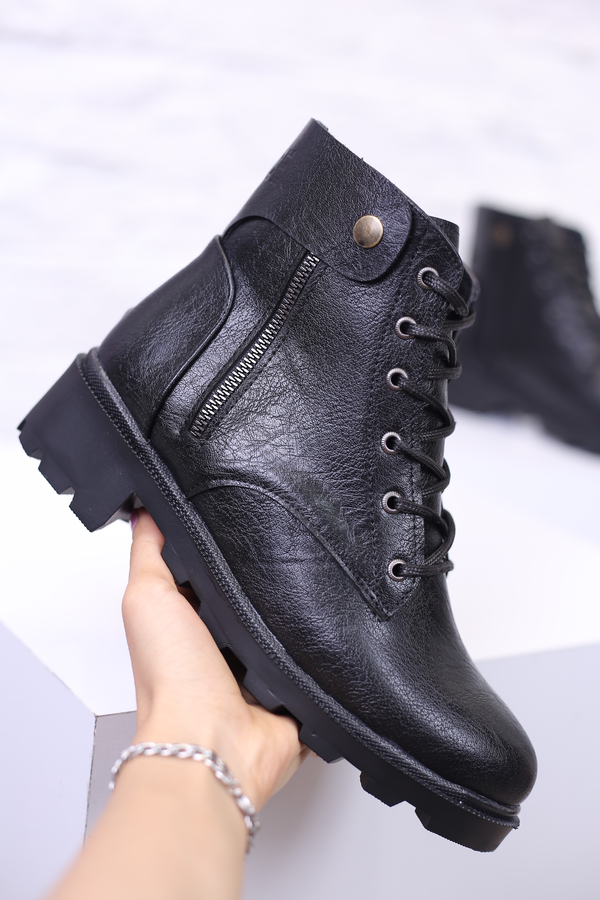 نیم بوت زنانه دکمه ای