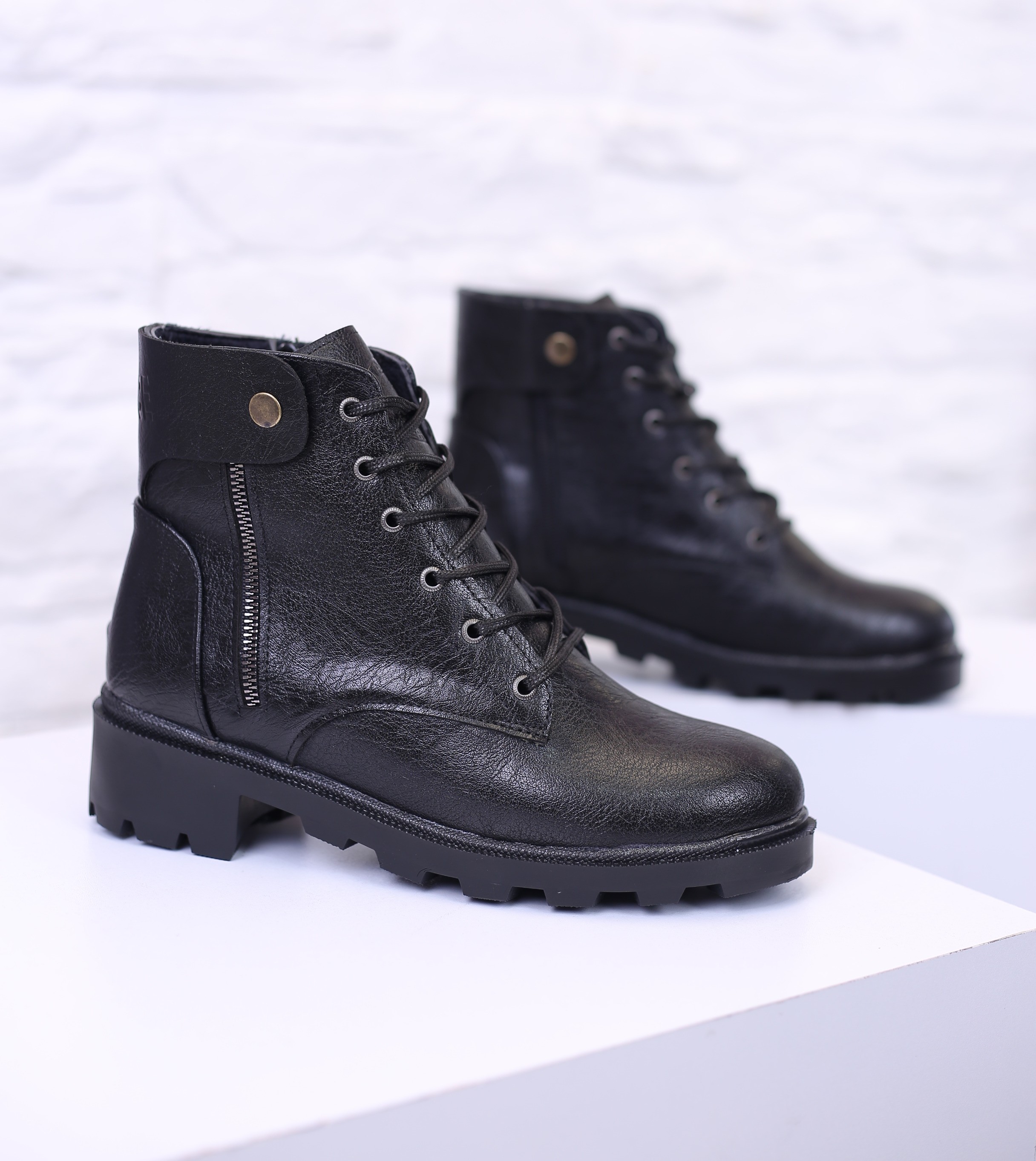 نیم بوت زنانه دکمه ای