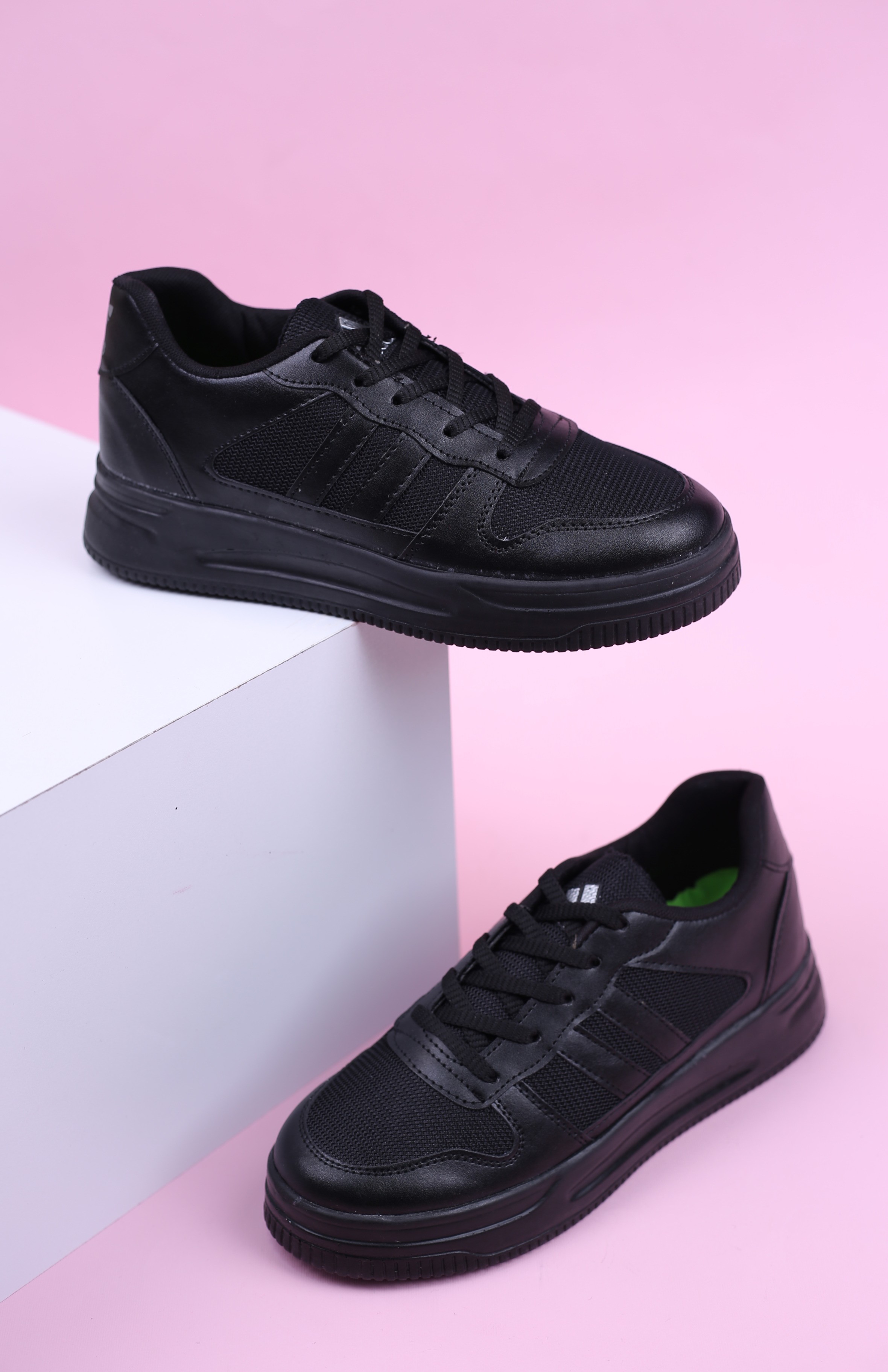 کفش اسپرت زنانه آدیداس دوخط 2021