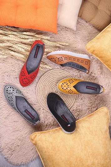 کفش کالح زنانه هایلایت