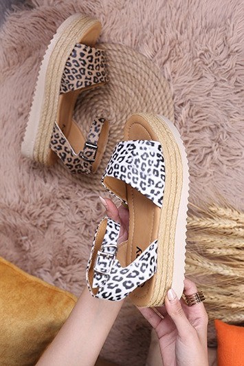 کفش صندل تابستانی زنانه پلنگی