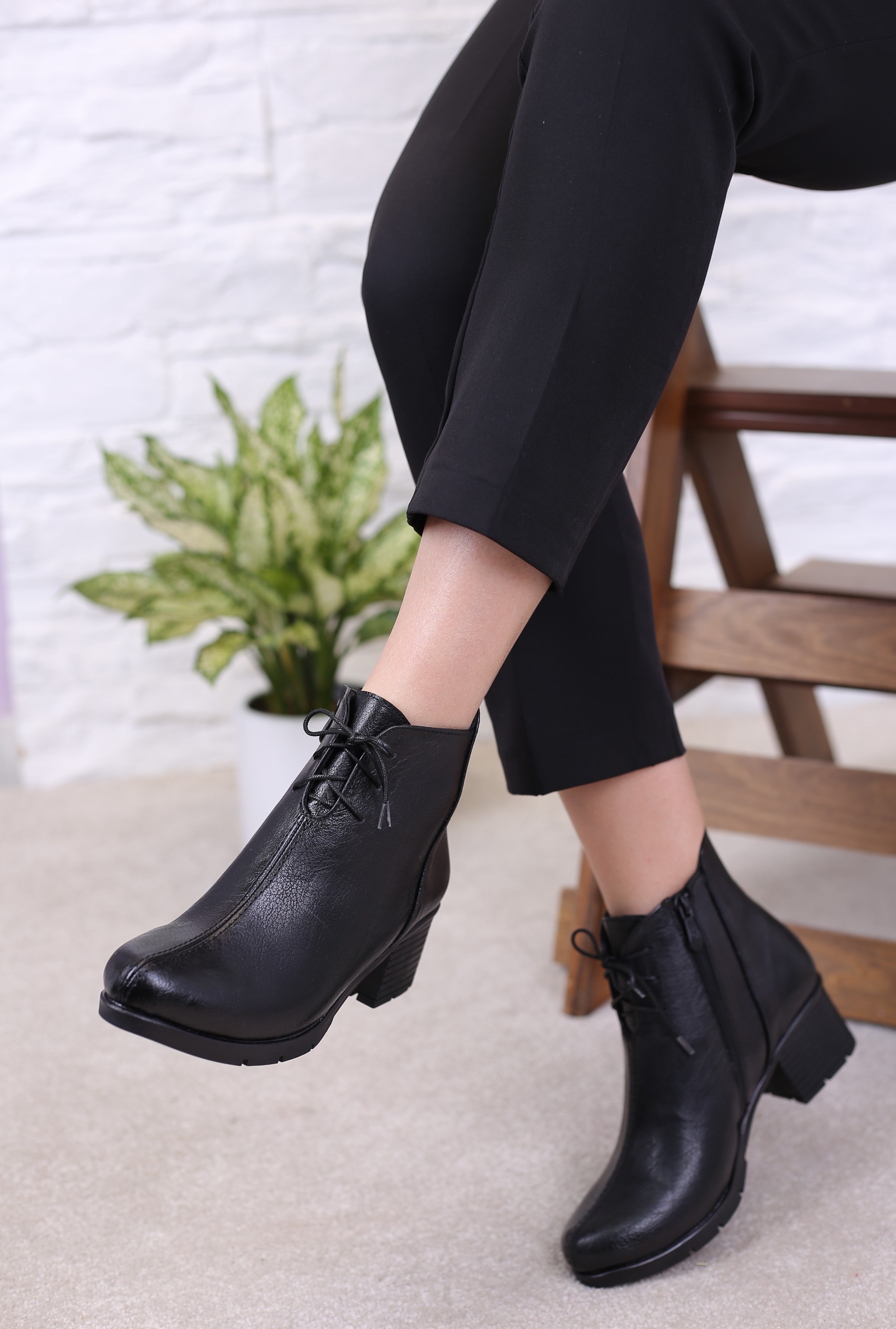 بوت زنانه افراکت